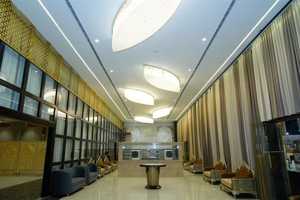 Grand reception lobby and designer lighting at R9 Convention