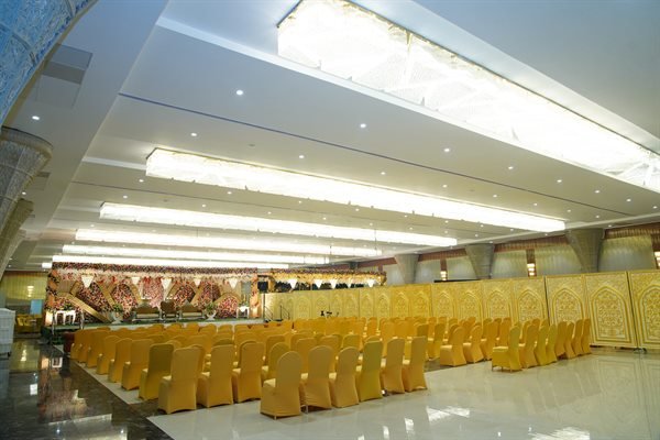 Vast uninterrupted ballroom floor at R9 Convention